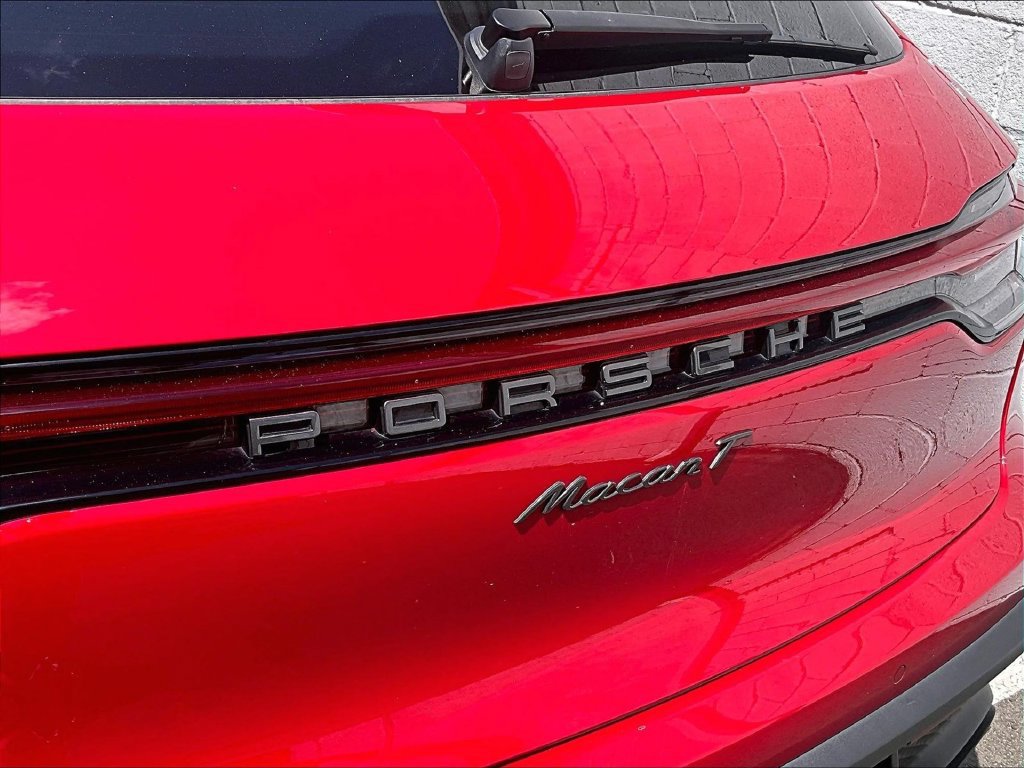 Certified 2023 Porsche Macan Turbo AWD/4WD image 33