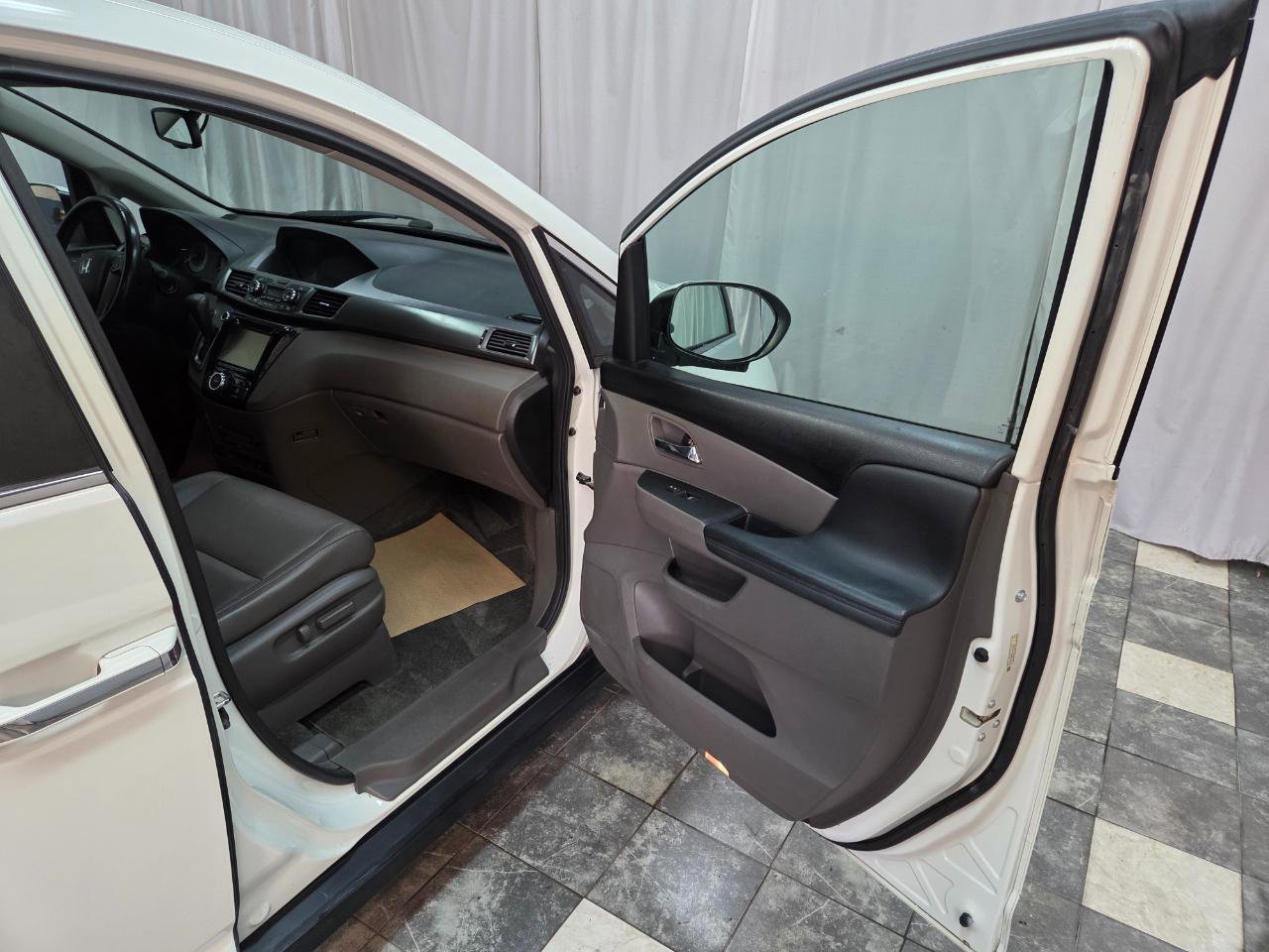 Used 2015 Honda Odyssey EX-L image 28