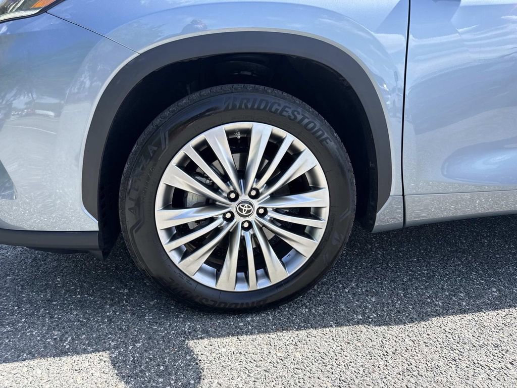 Used 2022 Toyota Highlander Platinum image 10