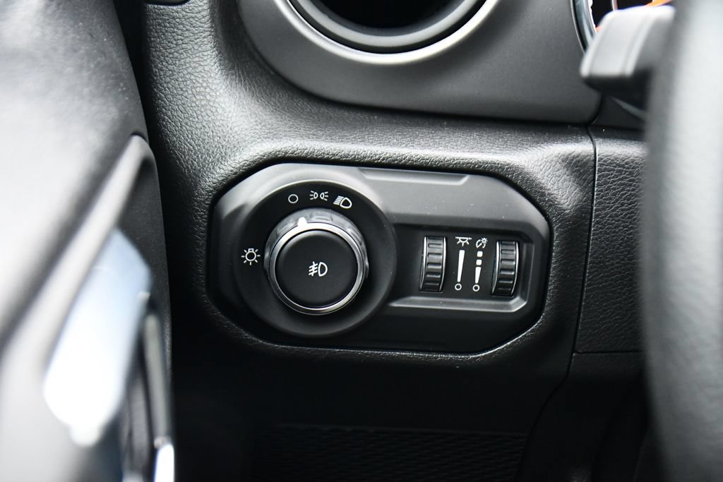 Used 2021 Jeep Wrangler Sport AWD/4WD image 30