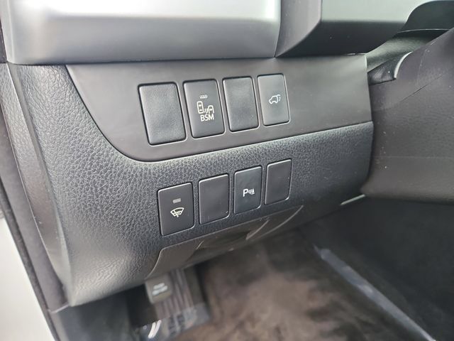 Used 2016 Toyota Highlander Limited AWD/4WD image 24