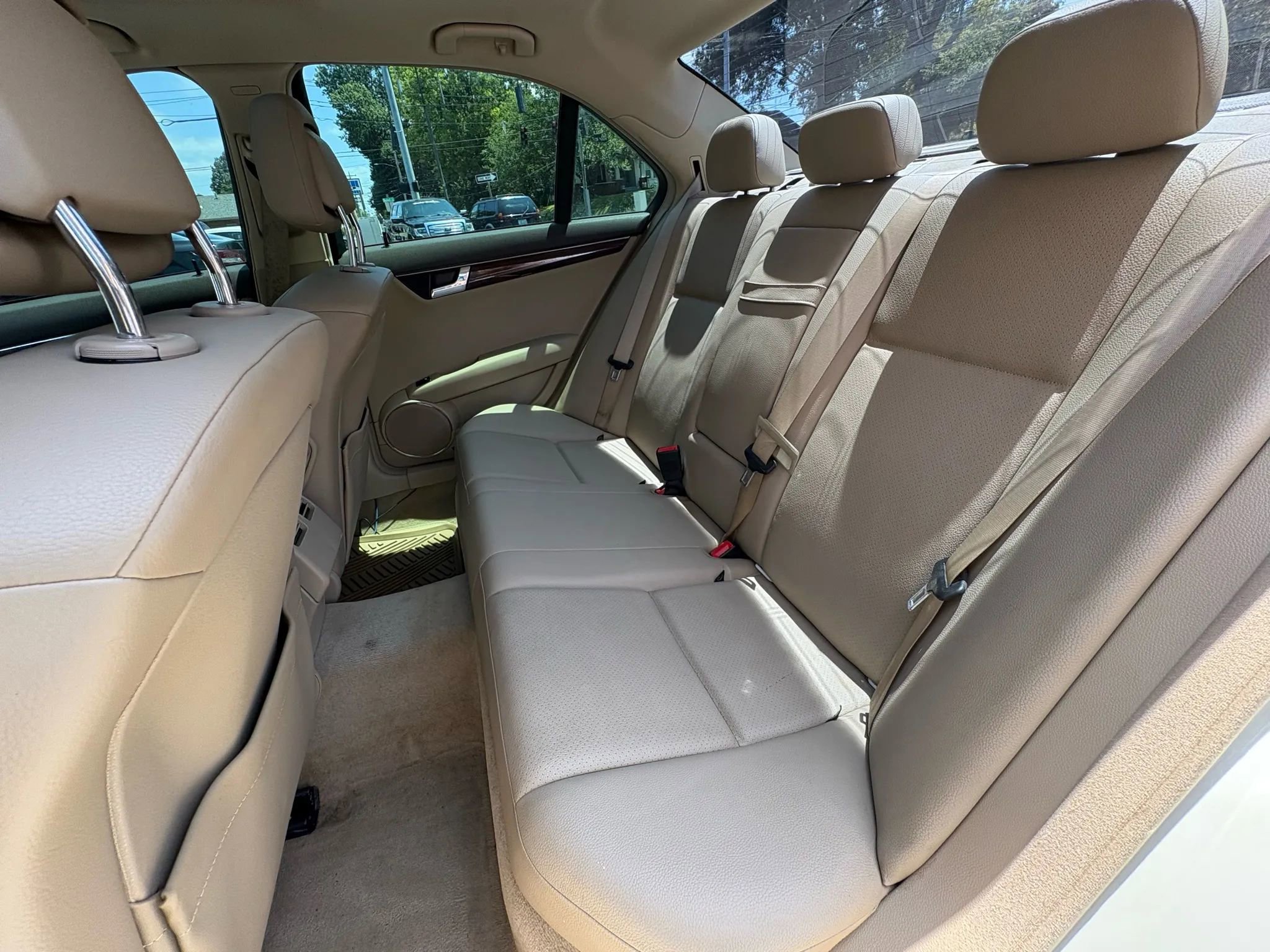 Used 2010 Mercedes-Benz C 300 Sedan image 15