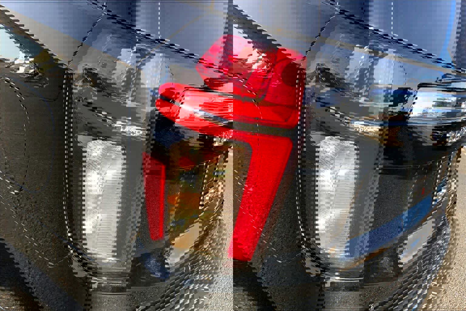 Used 2021 Chevrolet Suburban LT w/ LT Signature Package image 28