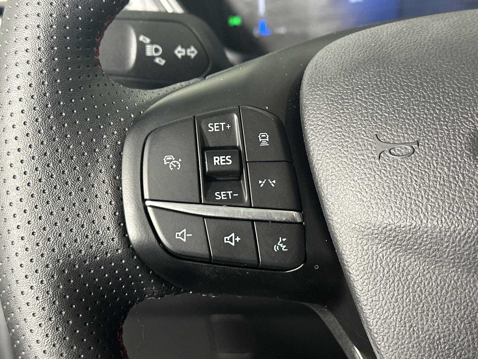 Used 2025 Ford Escape ST-Line w/ Tech Pack #1 FWD image 28