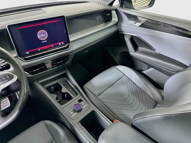 Certified 2025 Volkswagen Tiguan SE R-Line AWD/4WD image 23