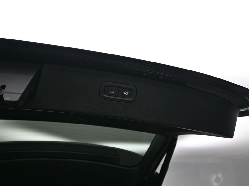 Used 2023 Volvo XC90 B6 Ultimate w/ Protection Package Premier image 21