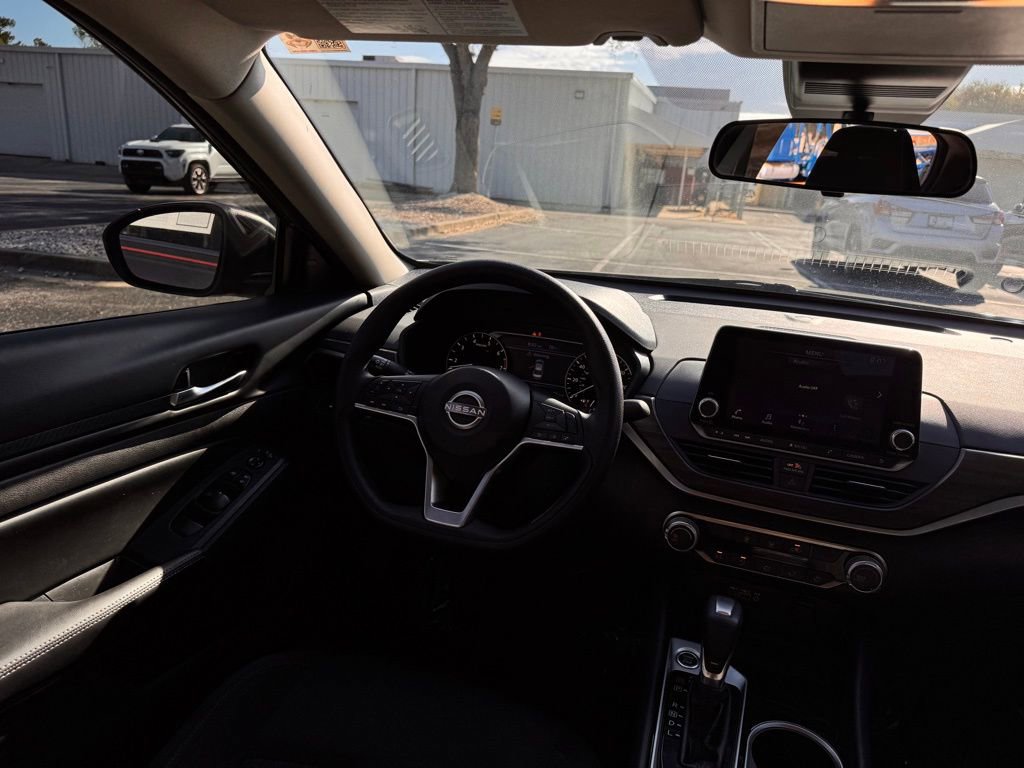 Used 2024 Nissan Altima 2.5 SV image 25