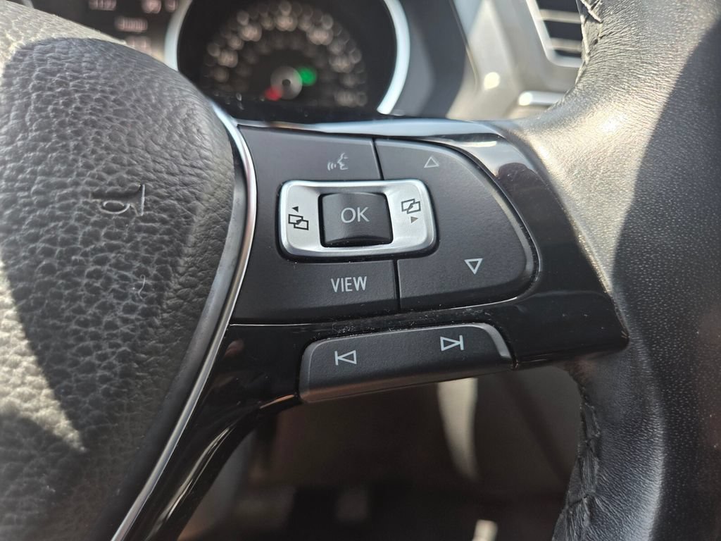 Used 2019 Volkswagen Tiguan SE w/ Panoramic Sunroof Package FWD image 13