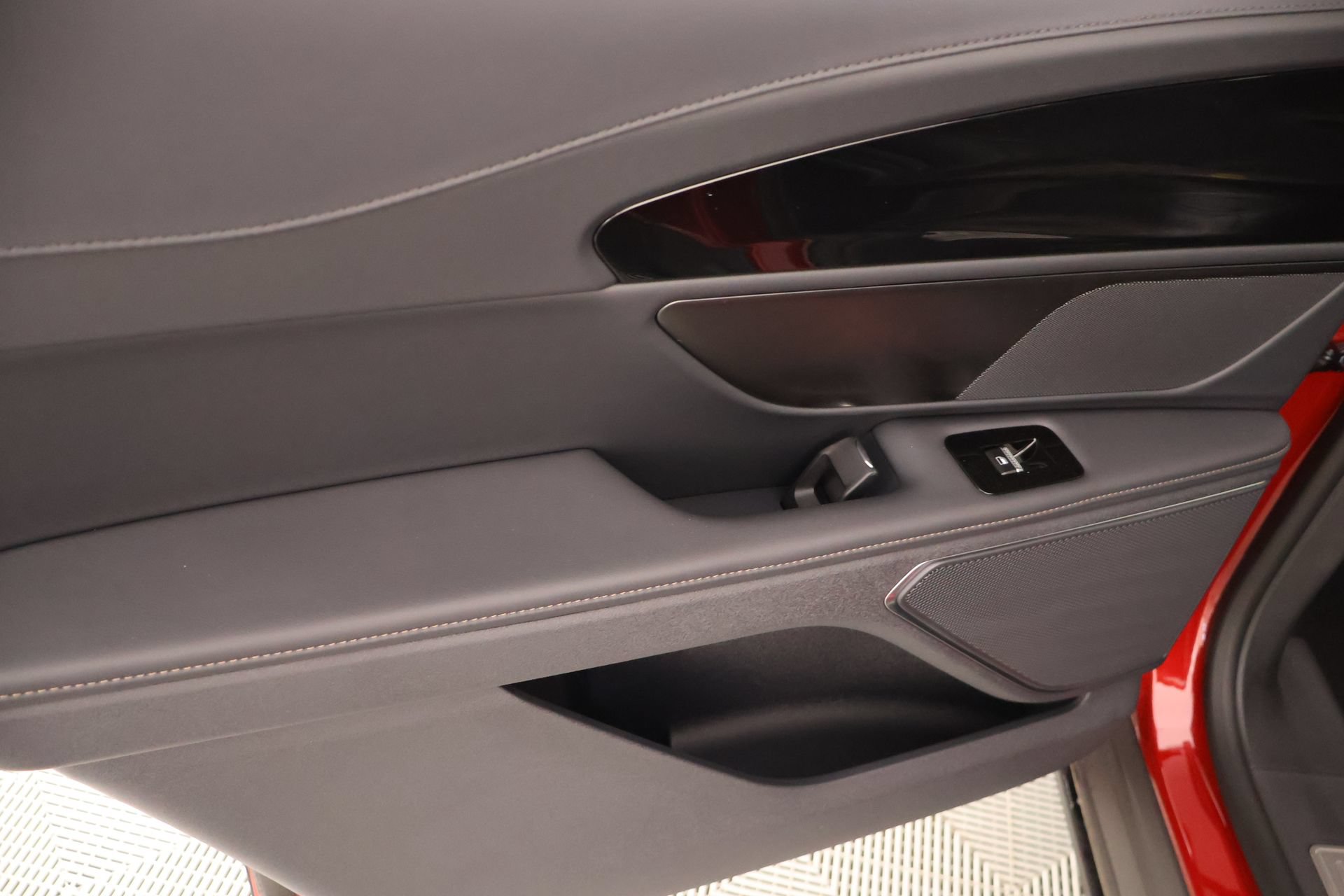 New 2026 Lincoln Nautilus Premier w/ Jet Appearance Package AWD/4WD image 17