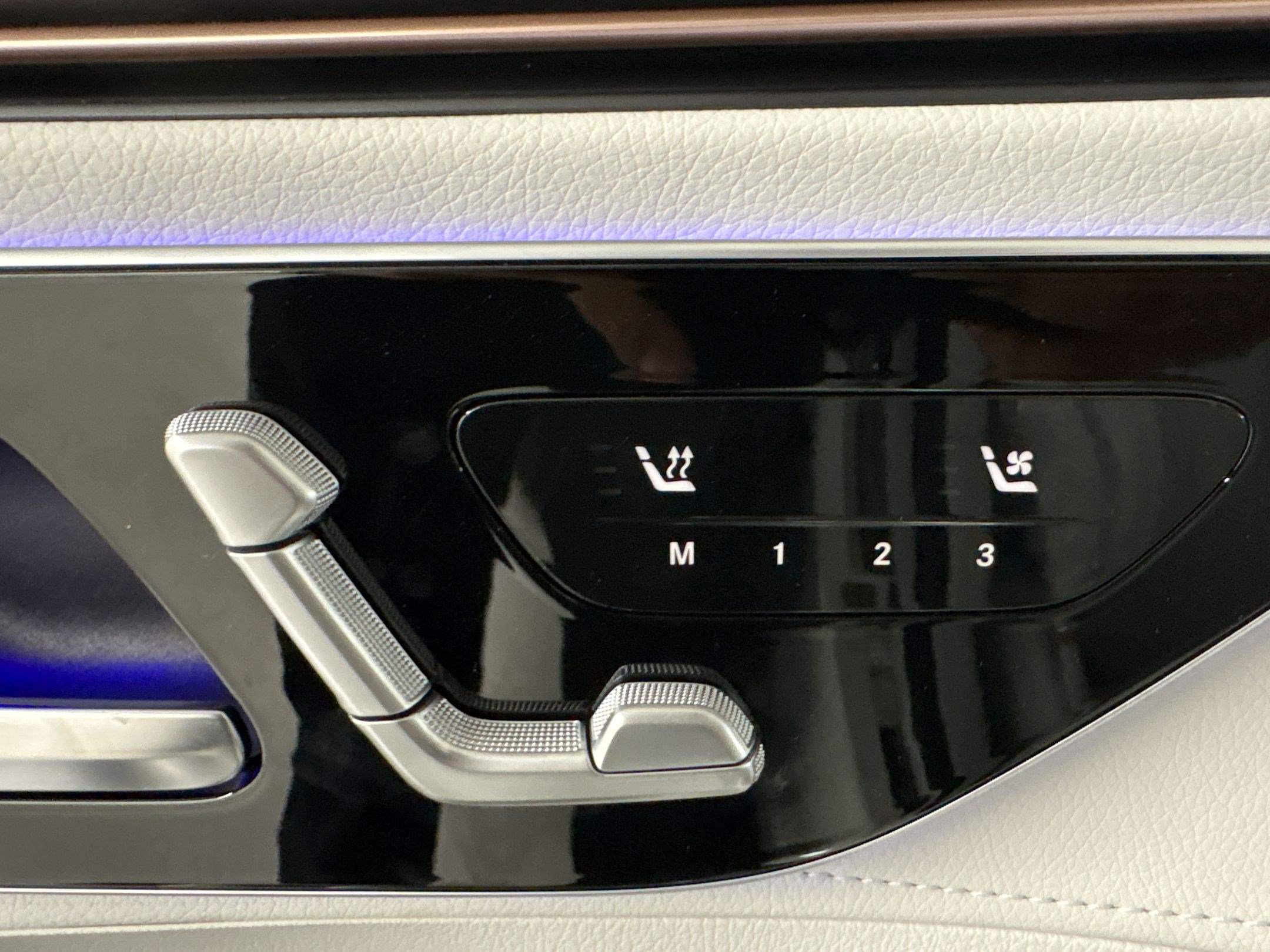 New 2026 Mercedes-Benz EQE 320 4MATIC Sedan image 21