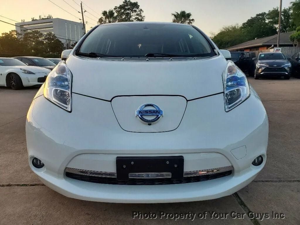 Used 2015 Nissan Leaf SL w/ Premium Package FWD image 2