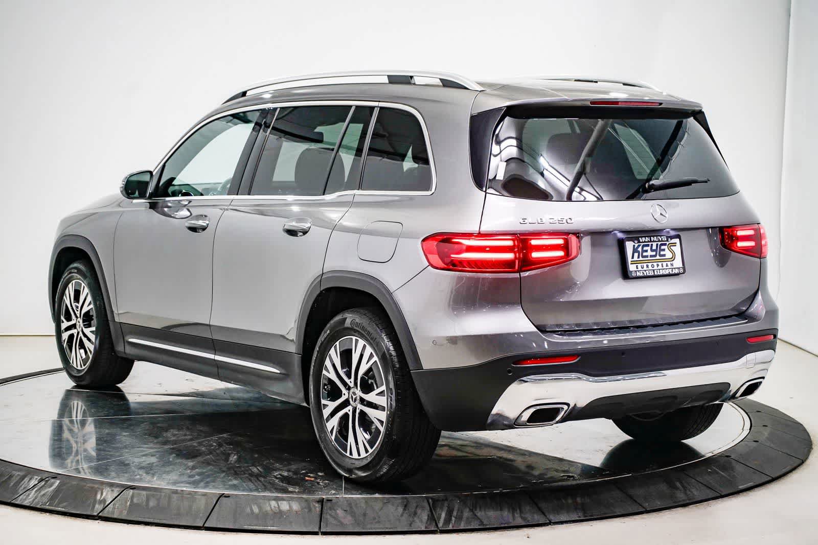 Used 2026 Mercedes-Benz GLB 250 image 2