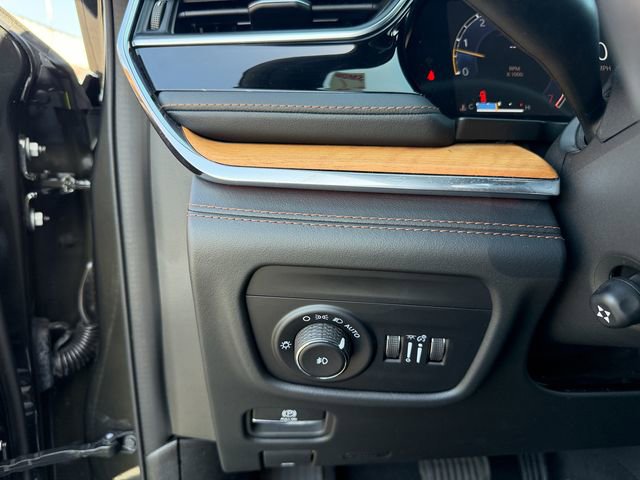 Used 2024 Jeep Grand Cherokee Summit image 20