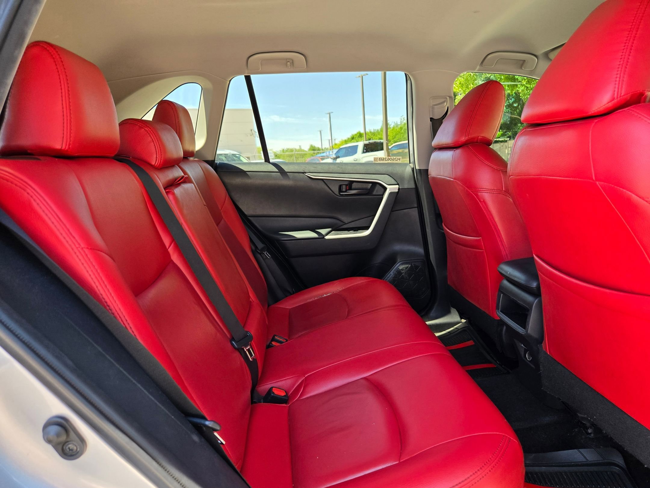 Used 2020 Toyota RAV4 LE FWD image 25