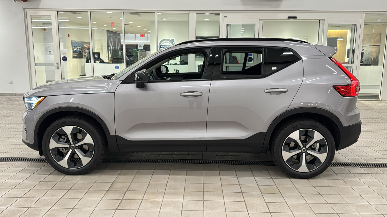 New 2026 Volvo XC40 B5 Plus w/ Protection Package Premier AWD/4WD image 8
