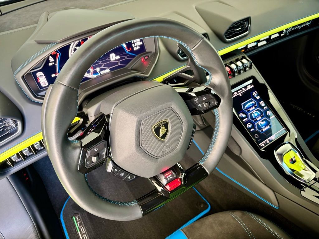 Used 2022 Lamborghini Huracan EVO image 14