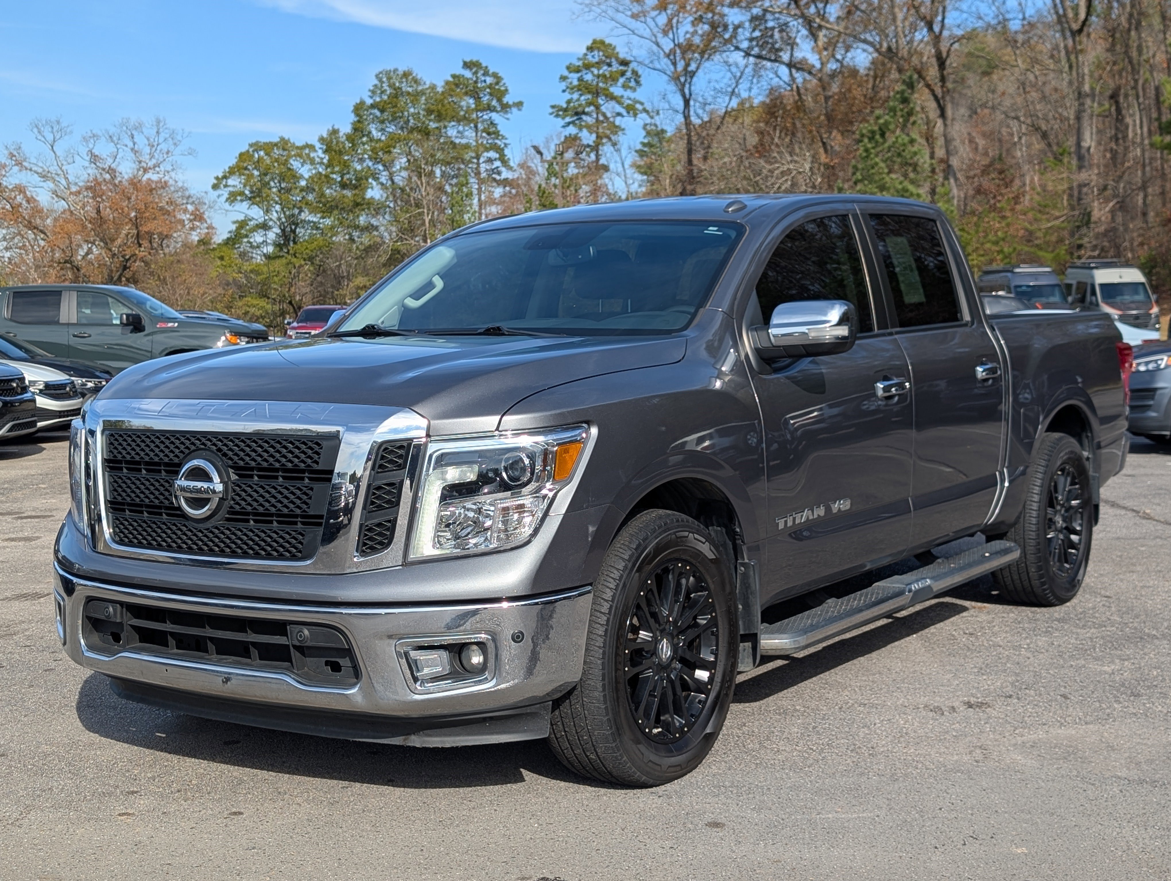 Used 2018 Nissan Titan SL image 5