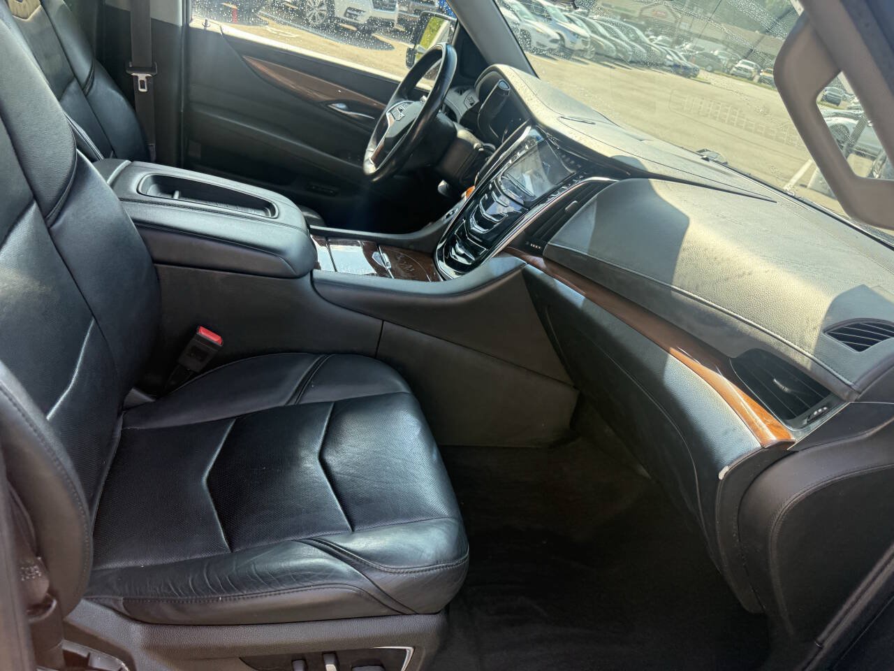 Used 2017 Cadillac Escalade Luxury AWD/4WD image 25