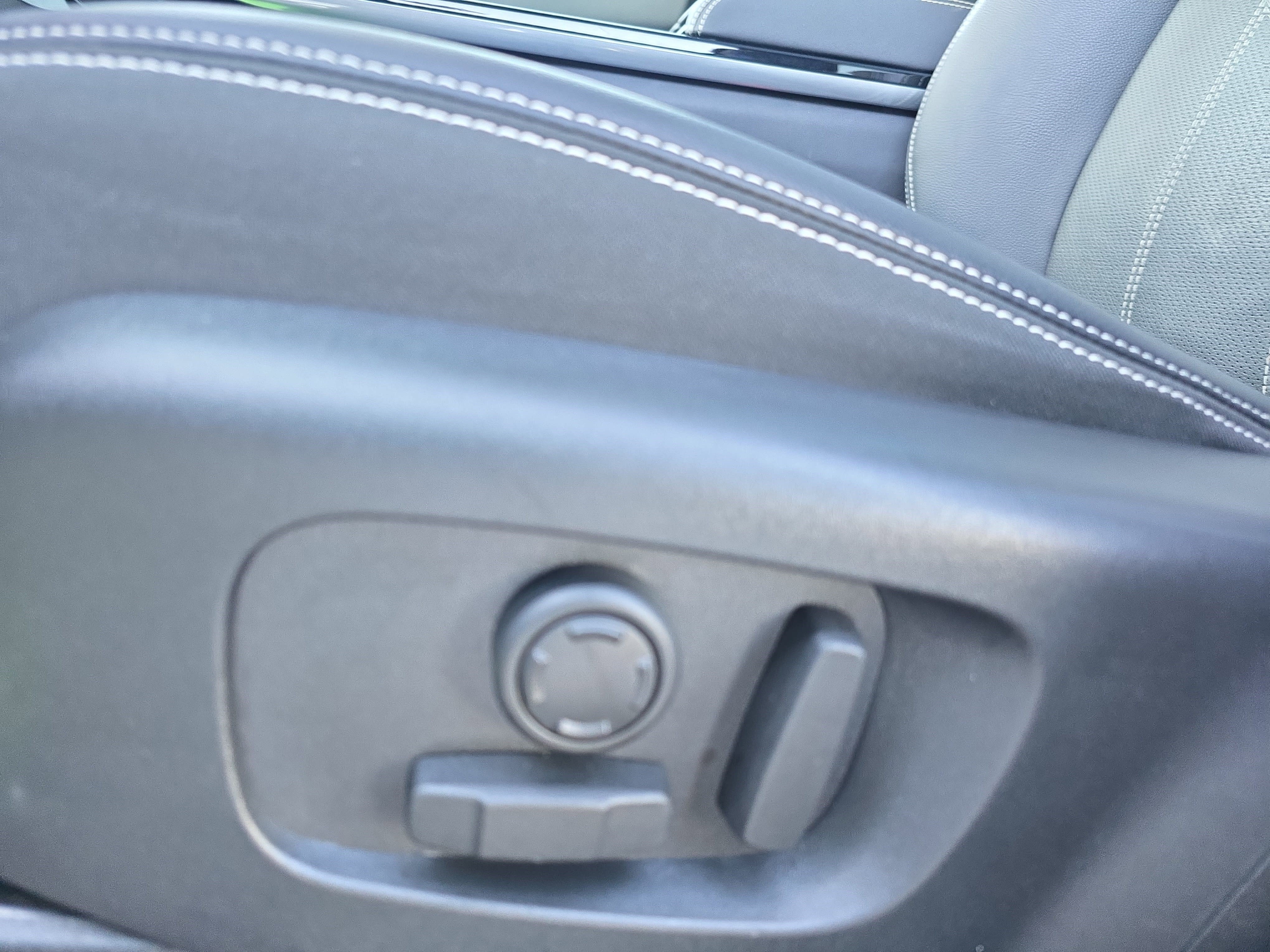 Used 2022 Land Rover Range Rover Velar R-Dynamic S image 27