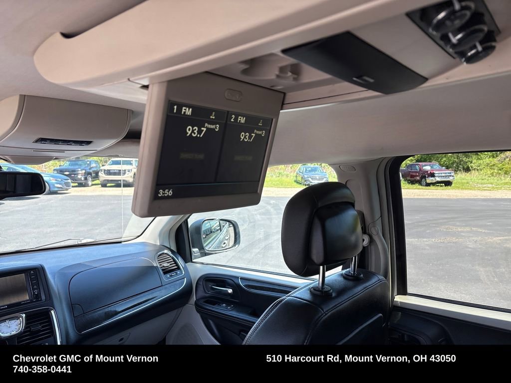 Used 2013 Chrysler Town & Country Touring FWD image 30