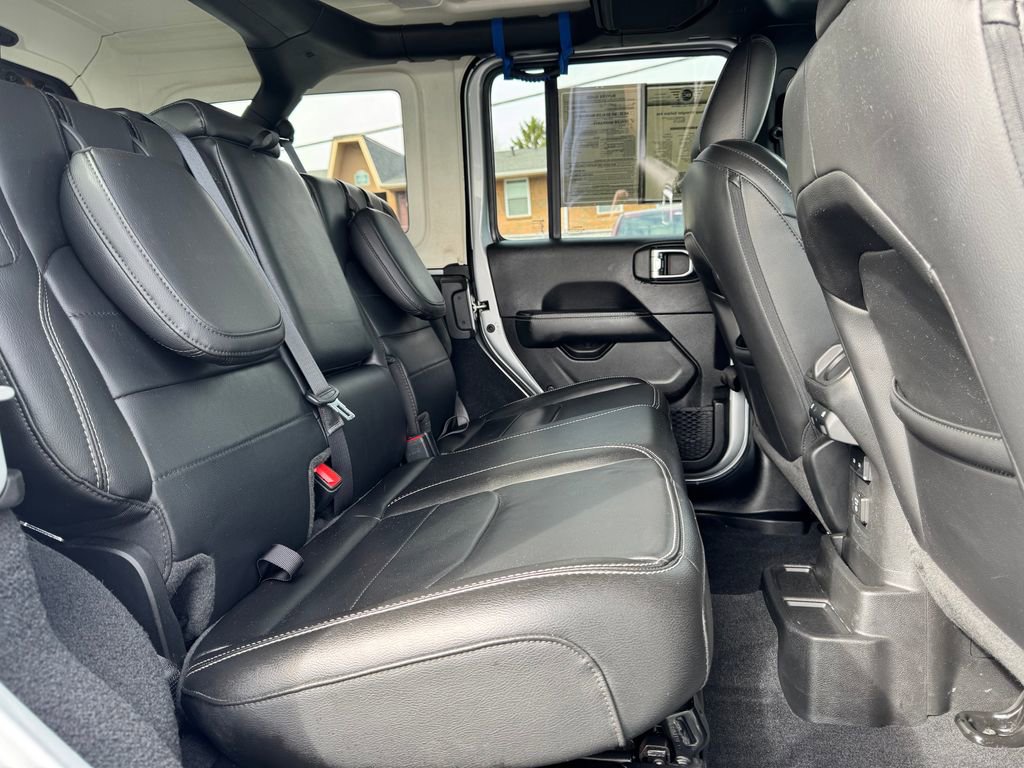 Used 2023 Jeep Wrangler Unlimited Sahara w/ Cold Weather Group image 16