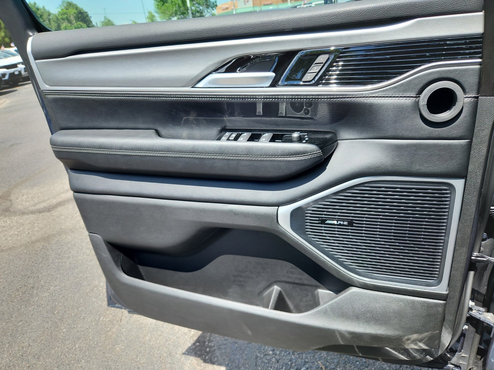 New 2025 Jeep Wagoneer Series II w/ HD Trailer Tow Package image 13