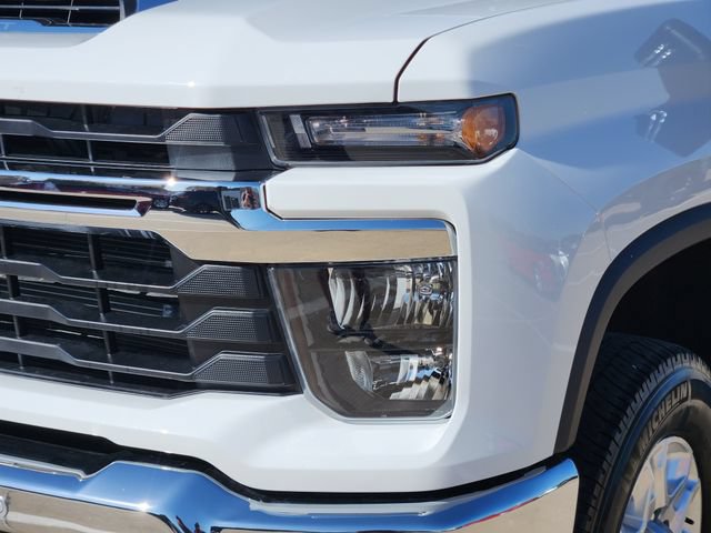 Used 2025 Chevrolet Silverado 3500 LT w/ Safety Package AWD/4WD image 16