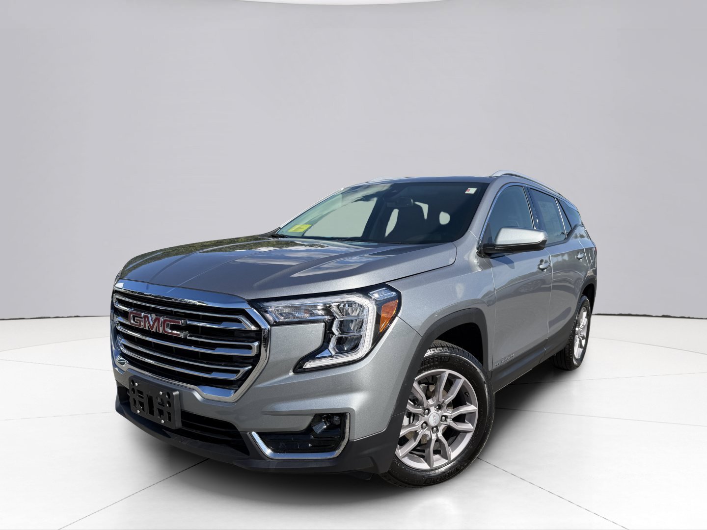 Used 2024 GMC Terrain SLT w/ LPO, Floor Liner Package AWD/4WD image 1