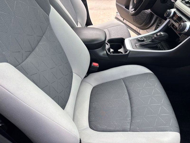 Used 2020 Toyota RAV4 XLE image 13