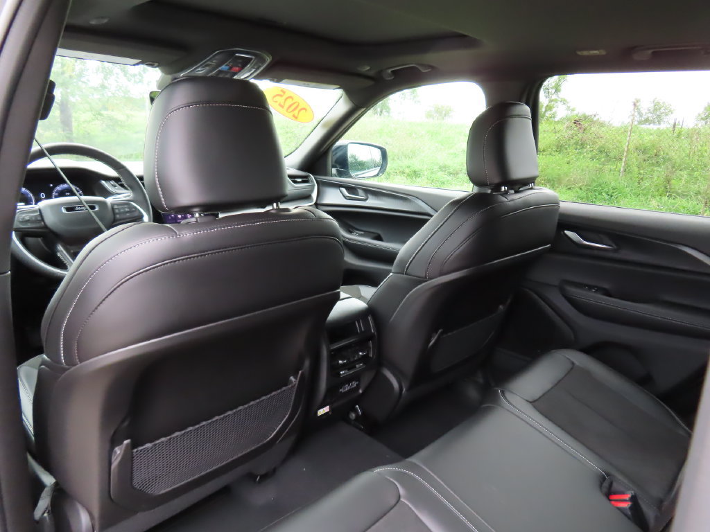 New 2025 Jeep Grand Cherokee Altitude AWD/4WD image 21