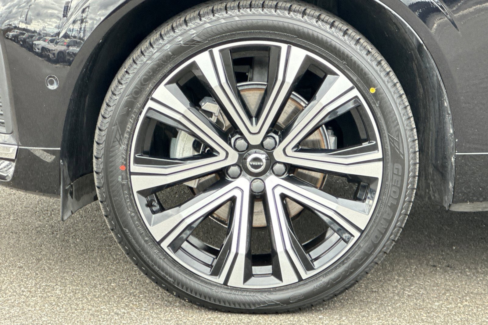 Used 2023 Volvo XC60 B5 Ultimate w/ Climate Package image 33