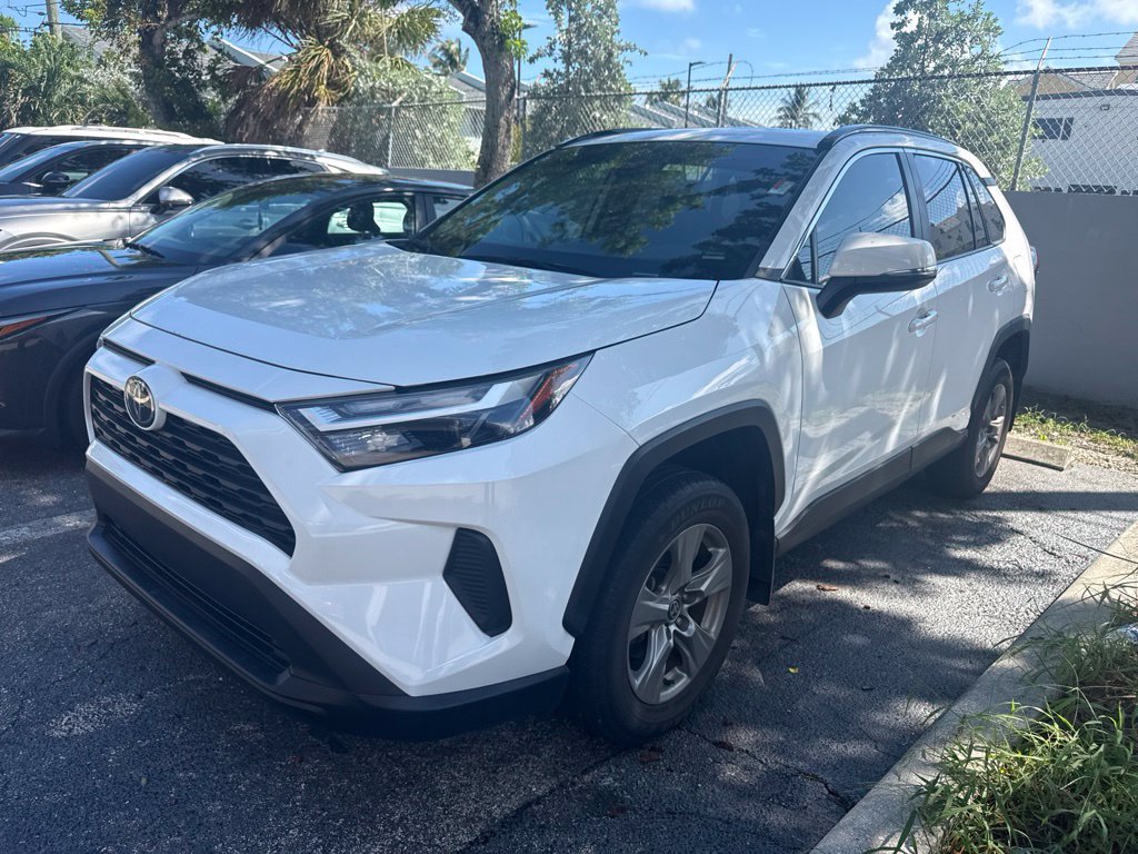 Used 2024 Toyota RAV4 XLE w/ Convenience Package FWD image 1