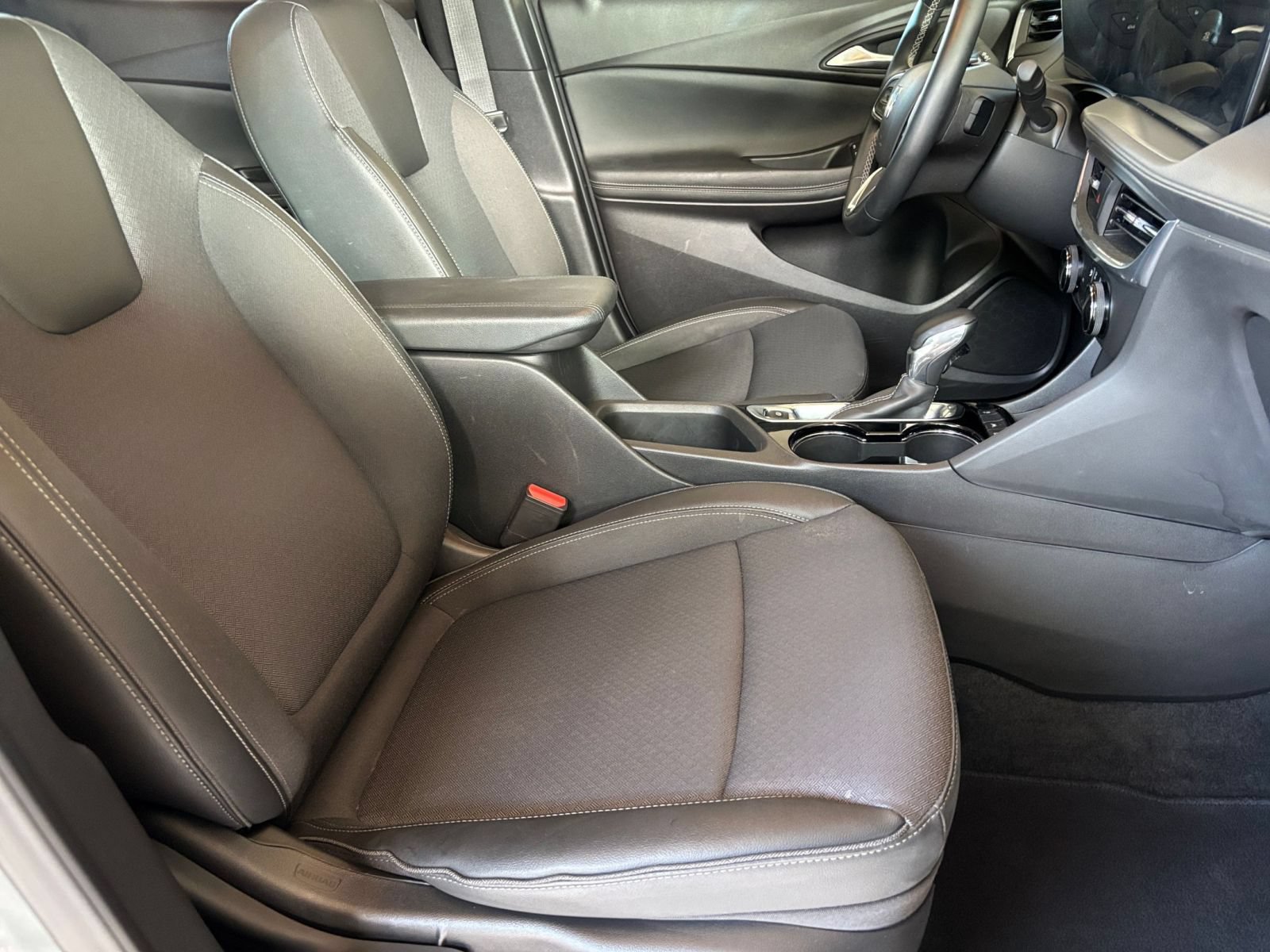 Used 2025 Buick Encore GX Preferred FWD image 35