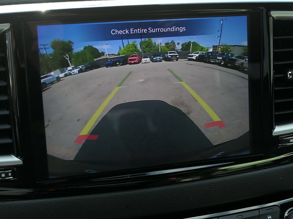 Used 2025 Chrysler Voyager LX FWD image 19