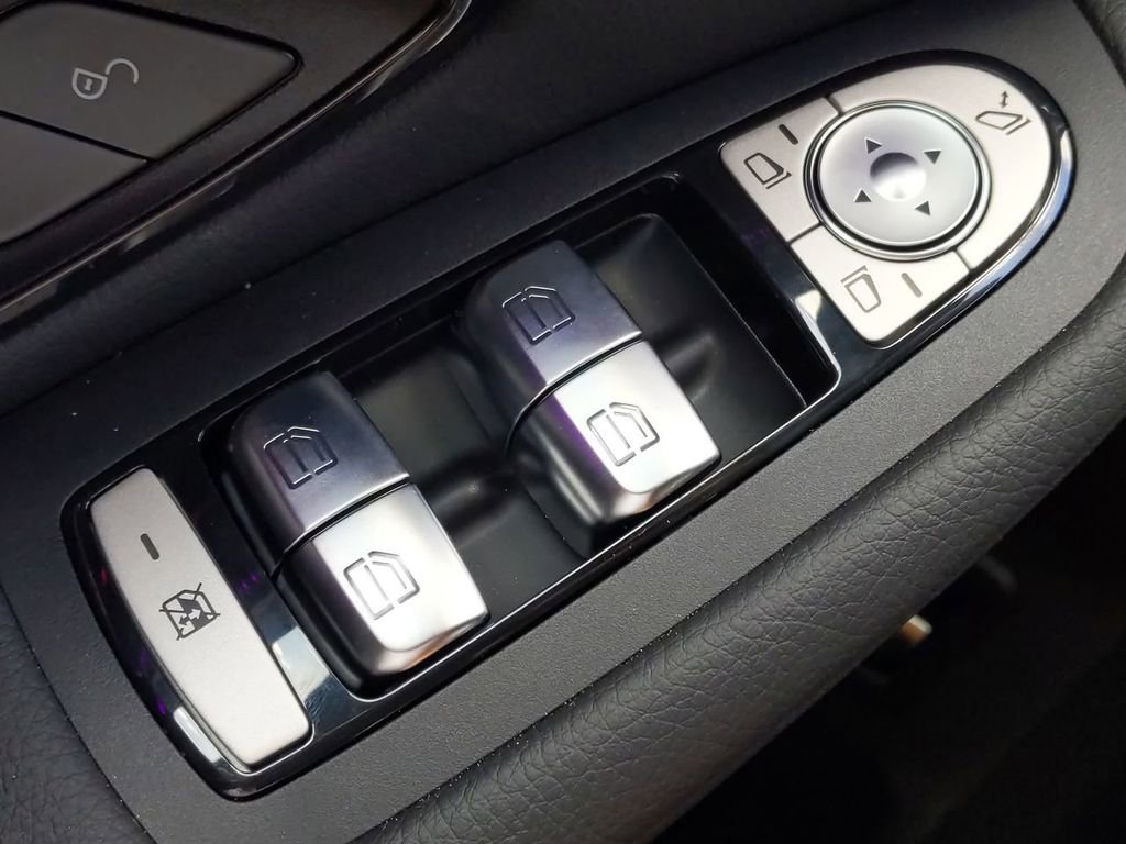 Used 2021 Mercedes-Benz GLC 300 image 21