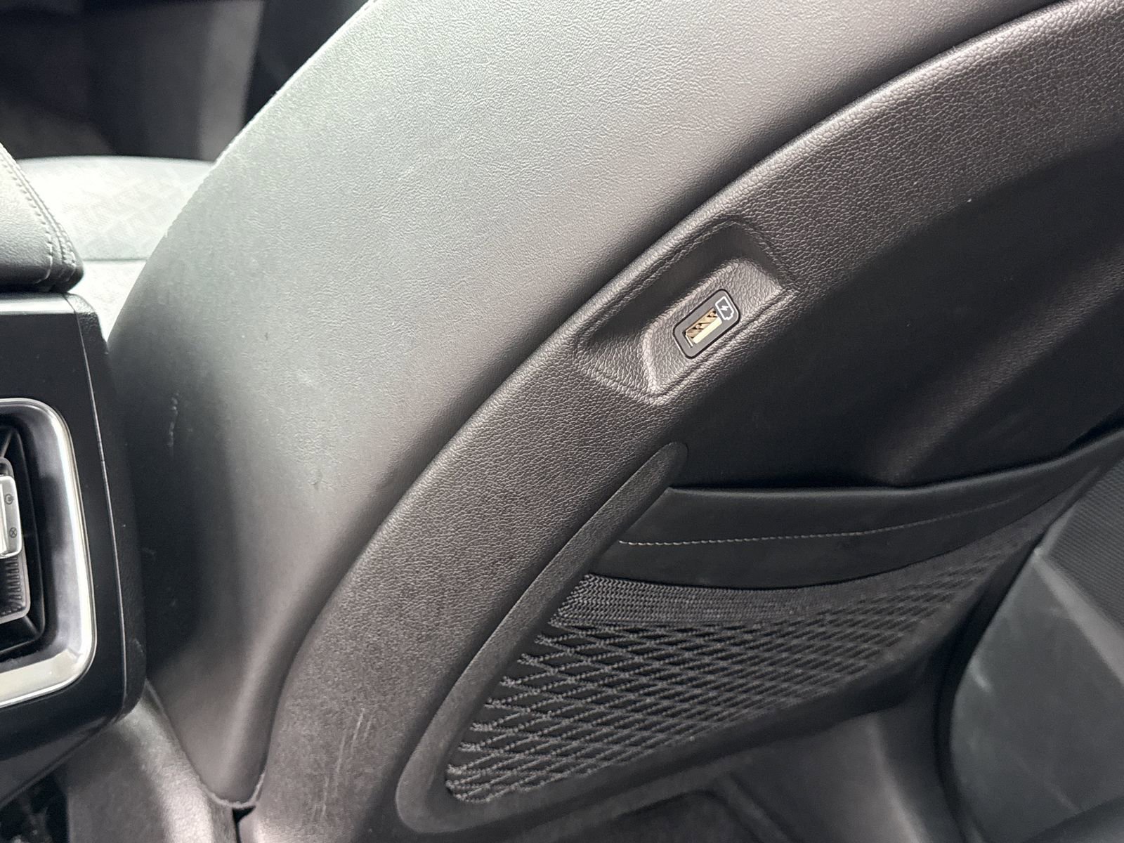 Used 2022 Kia Sorento EX w/ Panoramic Sunroof Package image 16