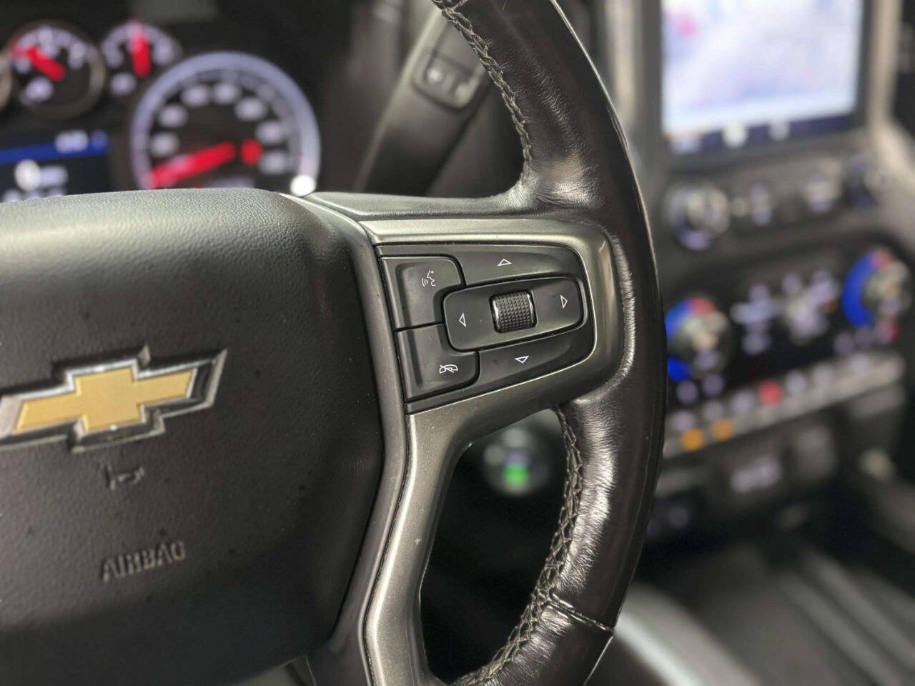 Used 2019 Chevrolet Silverado 1500 LTZ w/ LTZ Premium Package AWD/4WD image 42