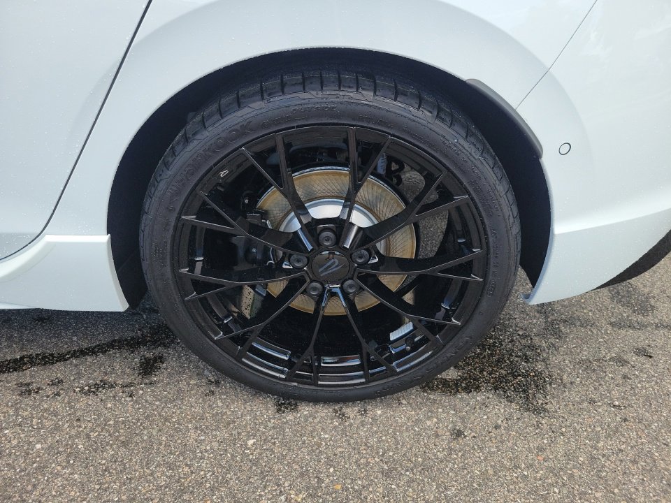 New 2025 Volkswagen Golf R Black Edition image 23