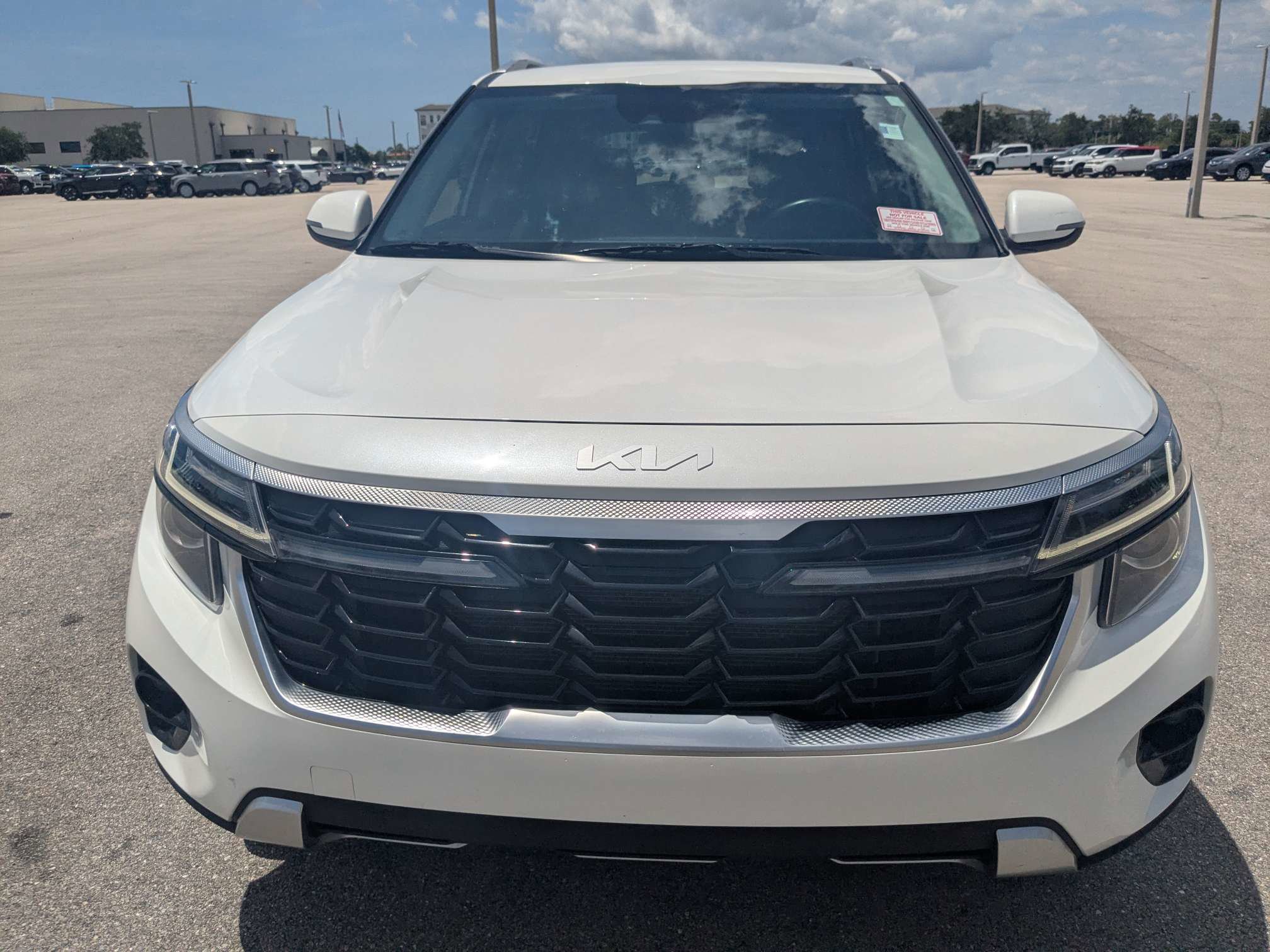 Used 2024 Kia Seltos EX FWD image 2