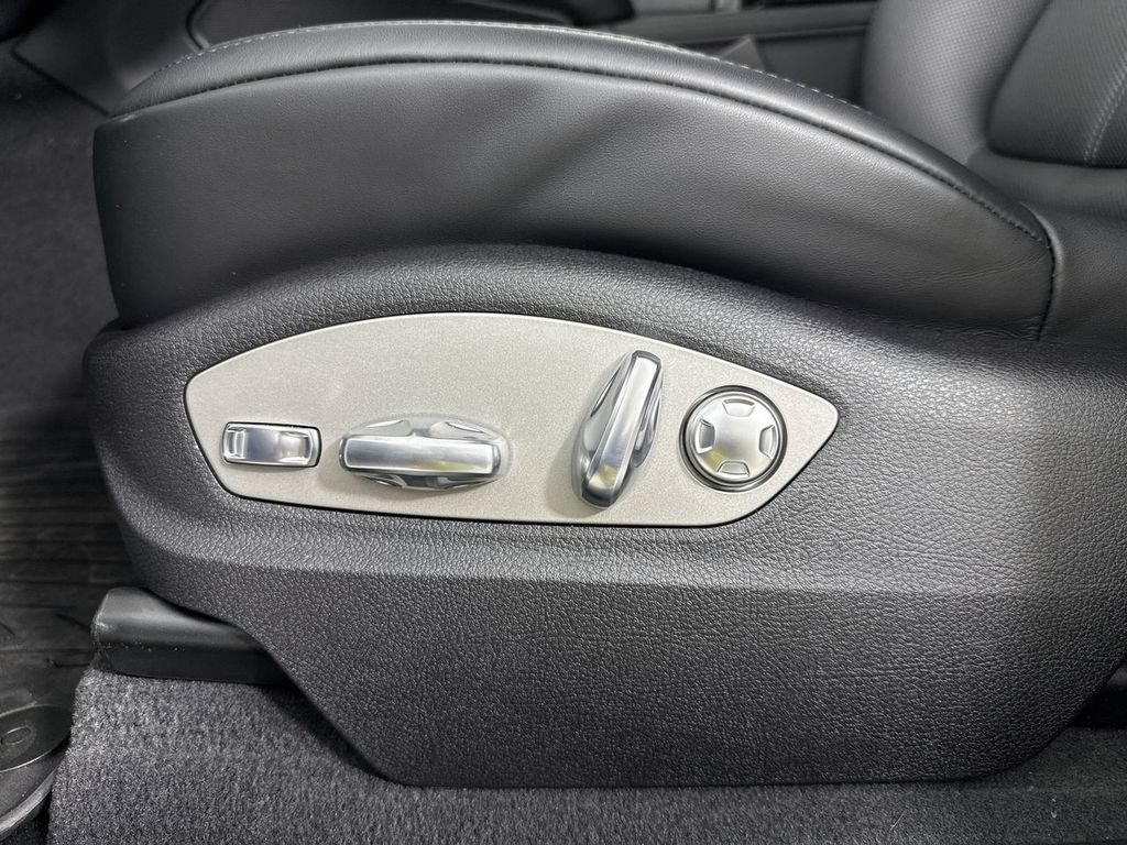 New 2026 Porsche Macan AWD/4WD image 39