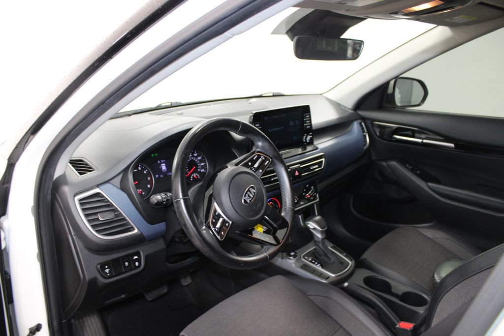 Used 2021 Kia Seltos S FWD image 19
