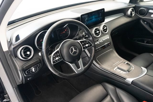Used 2021 Mercedes-Benz GLC 300 image 3