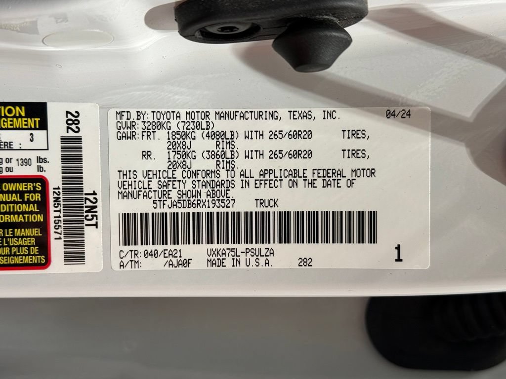 Used 2024 Toyota Tundra Limited AWD/4WD image 31