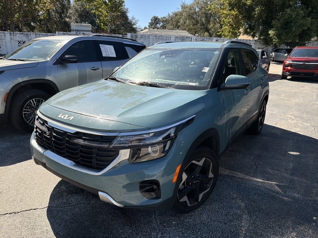 Certified 2024 Kia Seltos EX FWD image 3