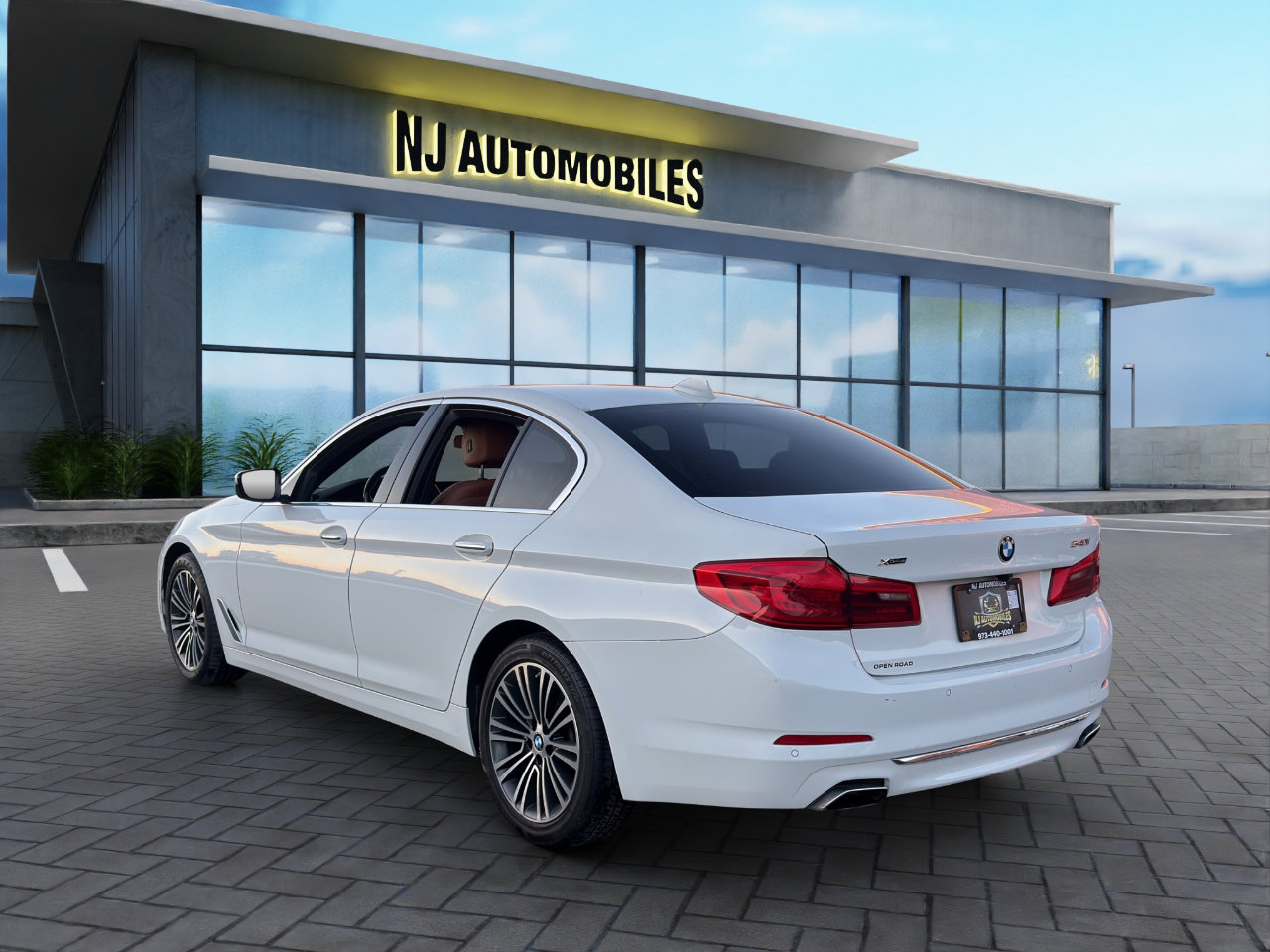 Used 2018 BMW 540i xDrive w/ Premium Package image 5