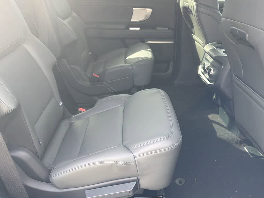 New 2026 Ford Expedition Active image 14