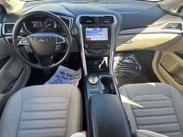 Used 2019 Ford Fusion SE FWD image 12