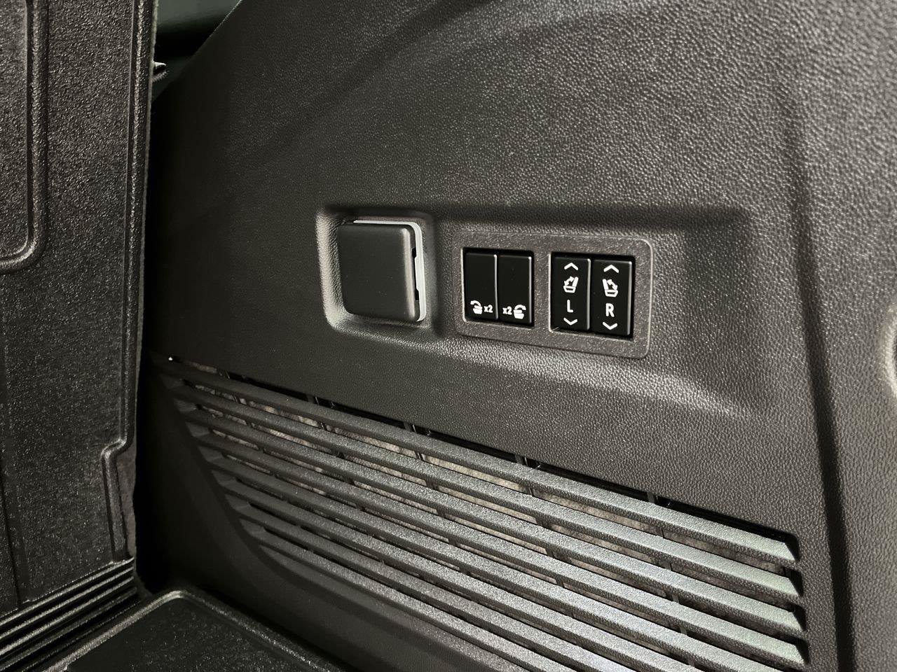 Certified 2023 GMC Yukon Denali w/ LPO, Floor Liner Package AWD/4WD image 35
