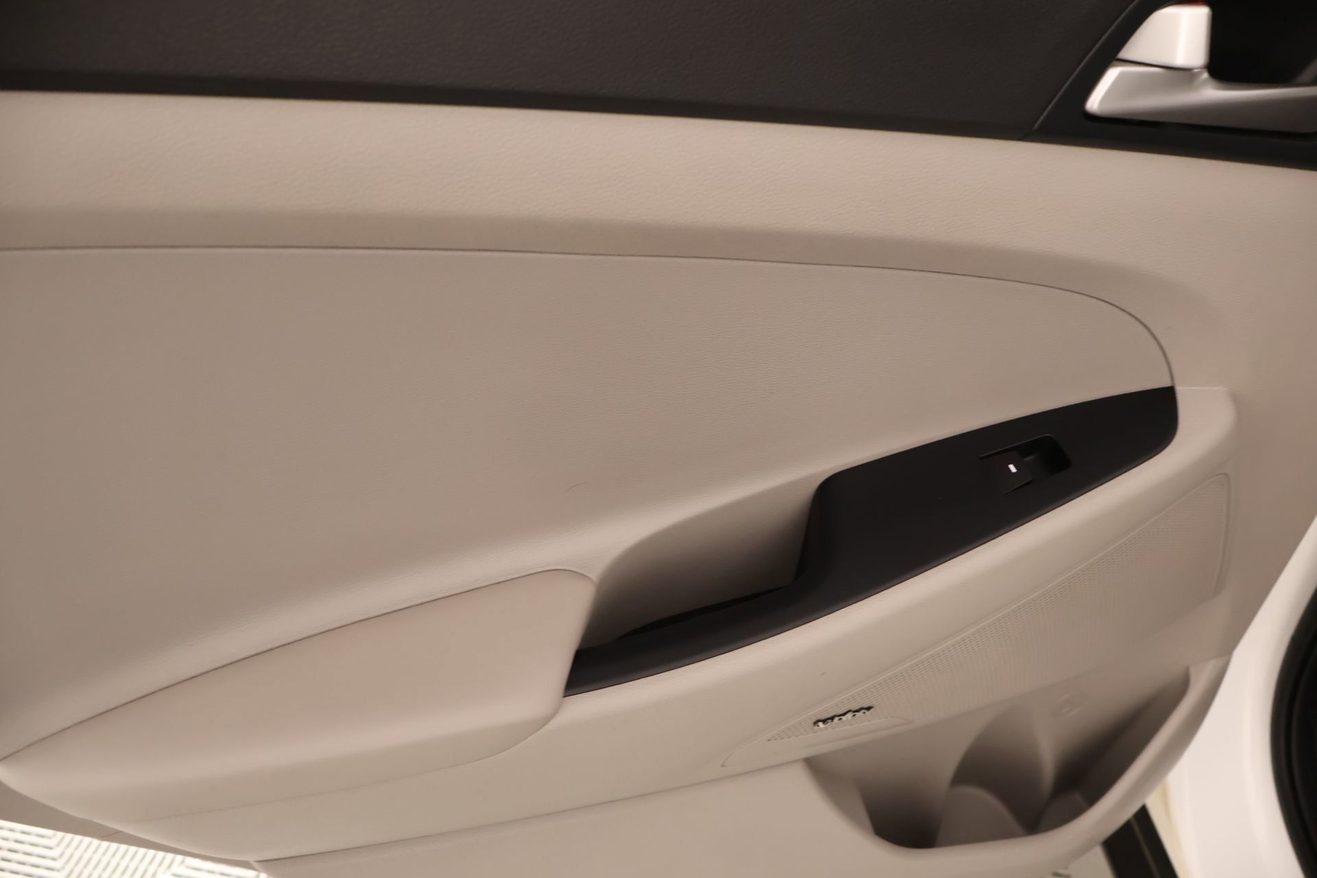 Used 2019 Hyundai Tucson Sport FWD image 16