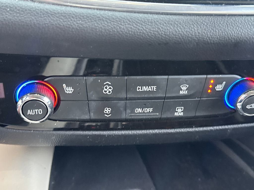 Used 2022 Buick Enclave Essence w/ Sport Touring Edition FWD image 22